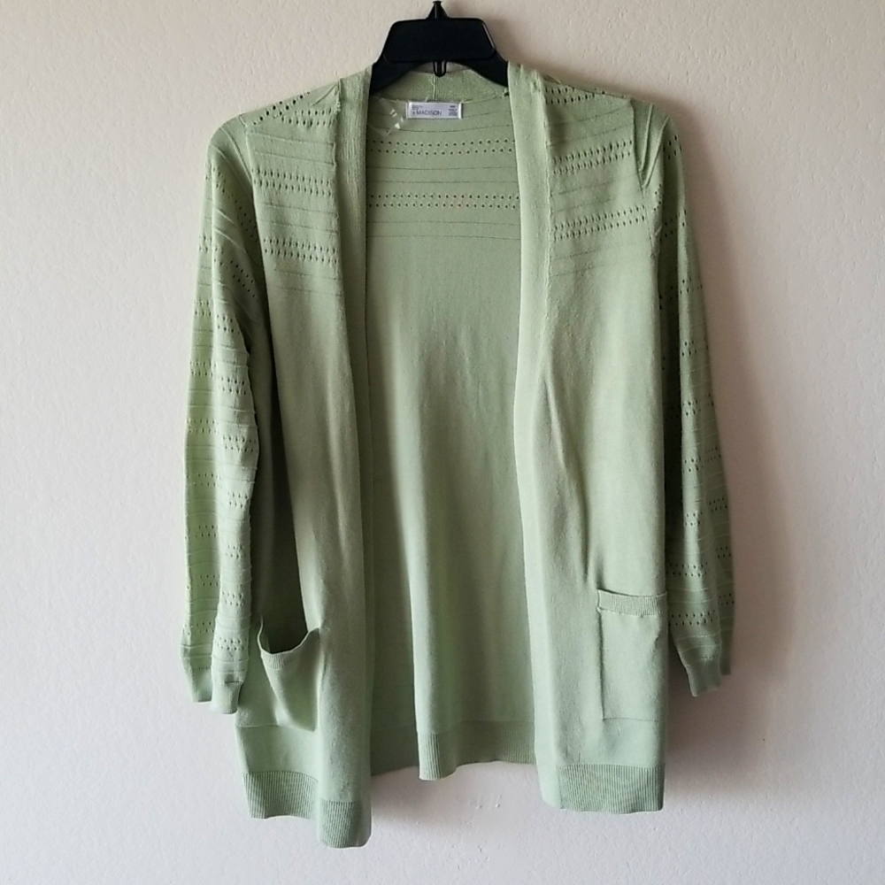 CArdigan SWEATER BY 89TH MADISON, SIZE M/M